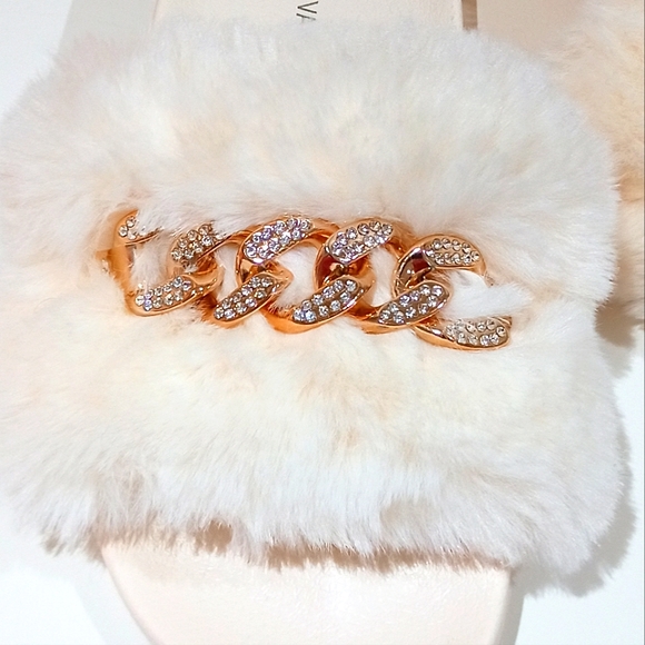 Like New 🌷 Wild Diva Women's White Faux Fur Flat Slides - Picture 14 of 16